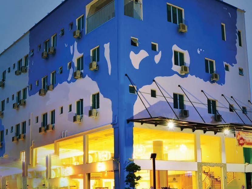 Yew Boutique Hotel Teluk Intan Exterior foto