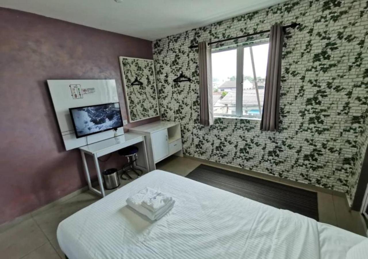 Yew Boutique Hotel Teluk Intan Exterior foto